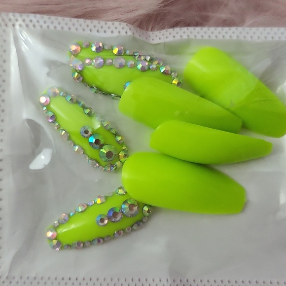 Brand New 3CT. BUNDLE RHINESTONE ACCENT False Nails-M - Picture 3 of 5